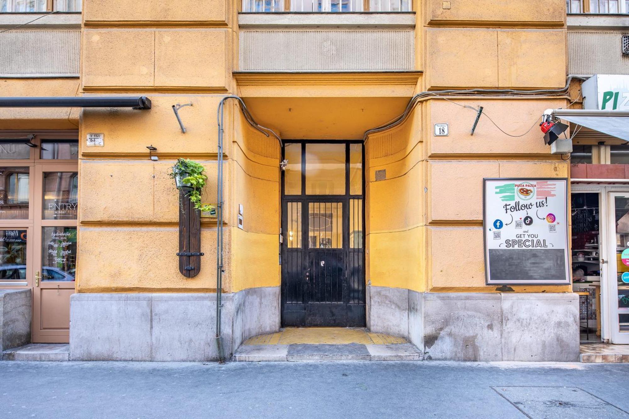 Very Central - Small Studio For Solo Traveller Budapest Eksteriør bilde
